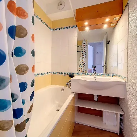 Spacieux 2 Pieces - Skis Aux Pieds - Balcon Sud - Proche Commerces - Parking Dispo - Fr-1-344-1048 Apartment